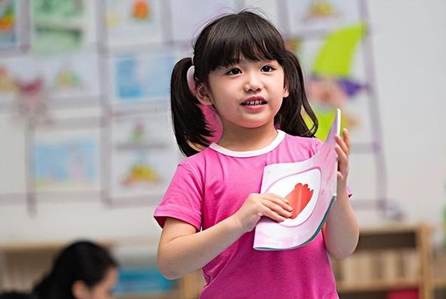 4岁女孩掌控英语词汇3000多个,全赖父亲的启蒙,家长要趁早教育